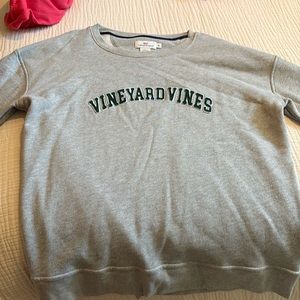 Vineyard vines sweater size medium great condition